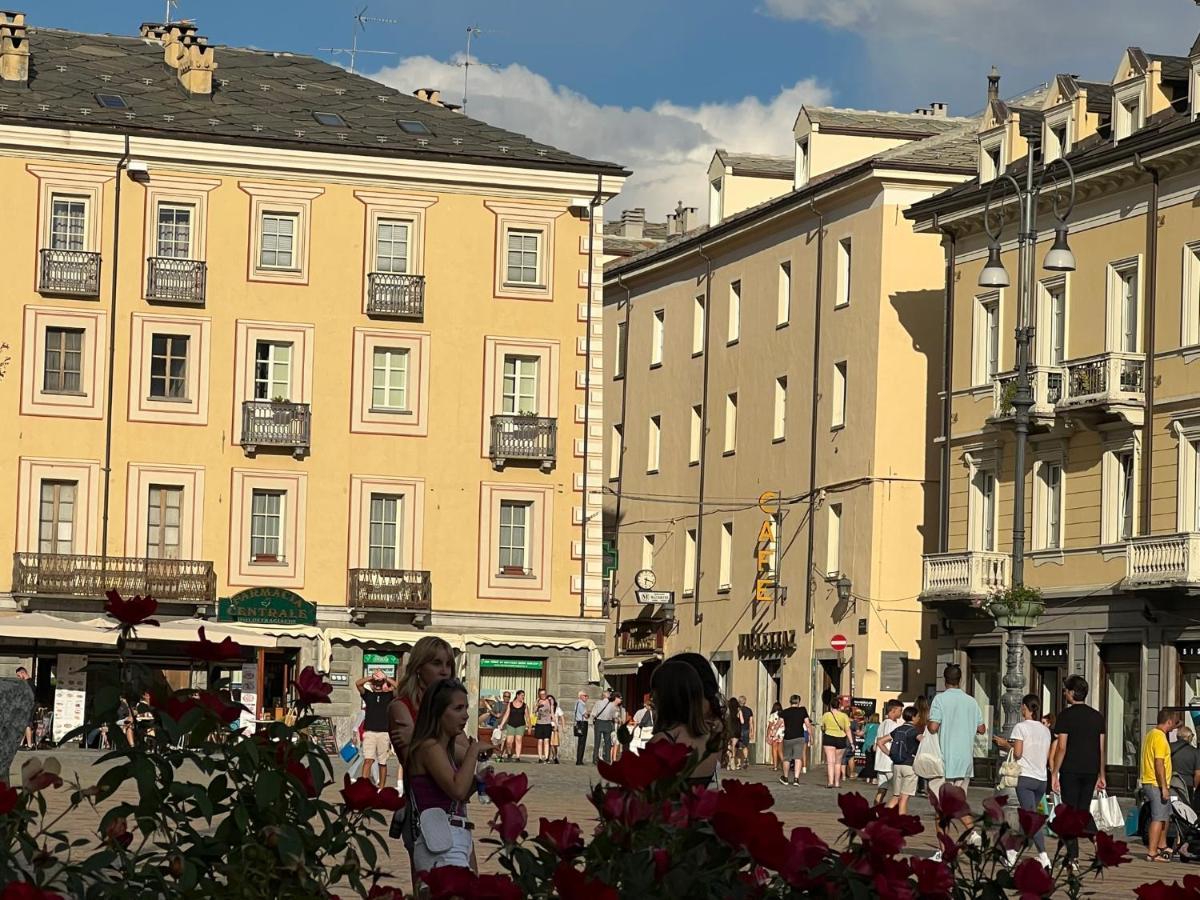 Belabri - Central Charme&Comfort -Mansarde E Appartamento Aosta Exterior photo